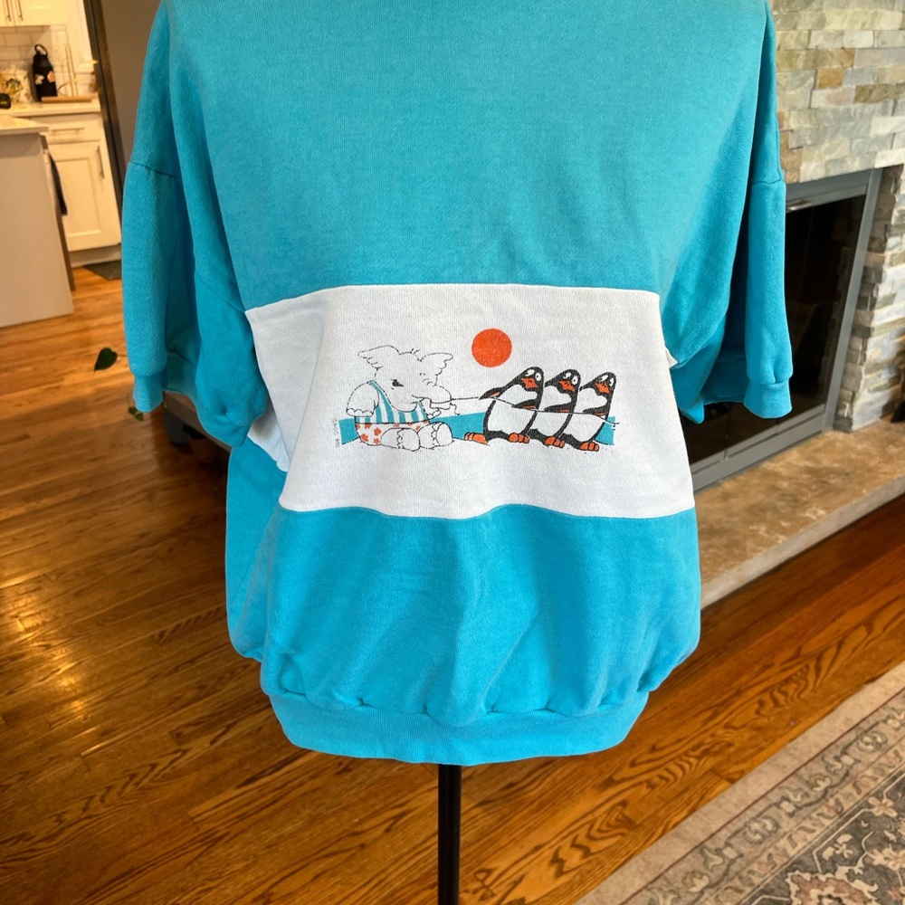 VINTAGE Blue and White Graphic Crew Neck Penguins Elephant UNISEX short sleeve
